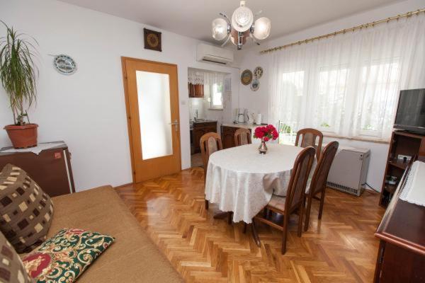 Apartments Bujan Crikvenica Luaran gambar